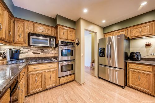 331 Ridgemoor Dr, Willowbrook IL  60527-5419 exterior