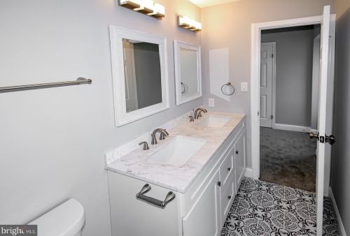 2808 Schubert Dr, Silver Spring MD 20904-6881 exterior