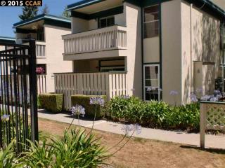 971 Bancroft Rd, Concord CA 94518-3969 exterior
