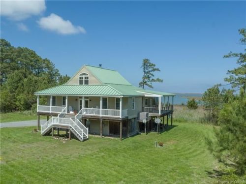 2009 Potato Neck Rd, Bavon, VA 23138