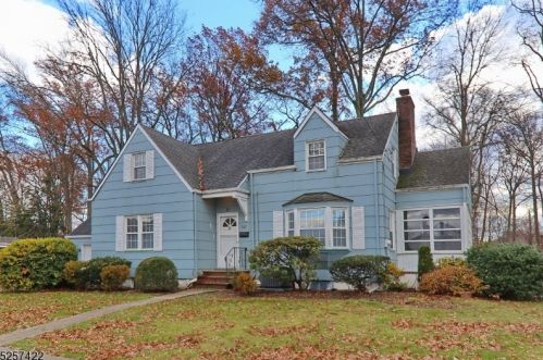 363 Hickory Ave, Garwood, NJ 07027-1438