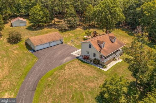 622 Weber Ln, Berkeley Springs, WV 25411-5934