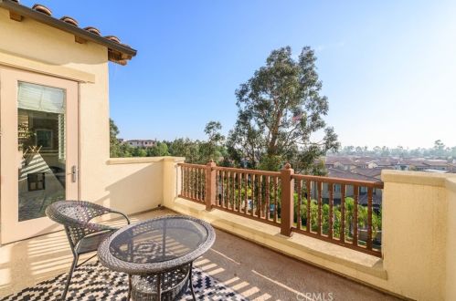 126 Long Fence, Irvine CA  92602-1807 exterior