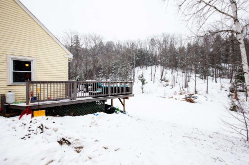 92 Paradise Dr, Bennington, NH 03442-4120