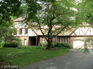 8456 Clover Leaf Dr, Mc Lean VA  22102-2227 exterior