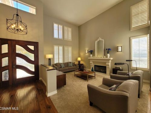 22357 Dunmore Dr, Calabasas, CA 91302-5891