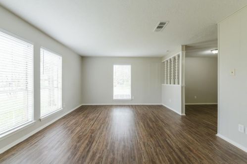 1 Midwood Cir, Conroe TX  77301-4645 exterior