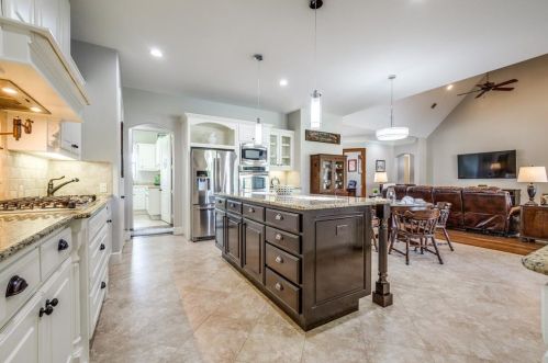 635 Mnr Dr, Argyle TX 76226-5920 exterior