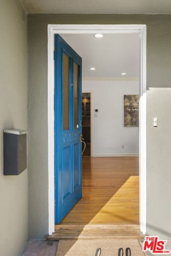 2575 Gardner Pl, Glendale CA  91206-3018 exterior