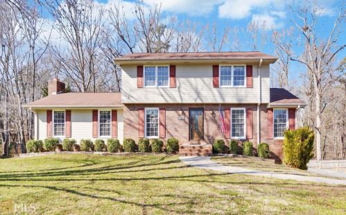 127 Foxdale Dr, Toccoa, GA 30577-8616