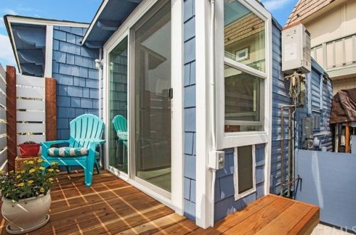 104 Welcome Ln, Seal Beach, CA 90740-5974