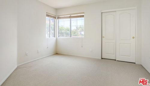 889 Calle Amable, Glendale CA  91208-3058 exterior
