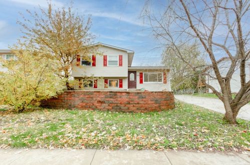 305 Lyons Dr, Lemont IL  60440-1831 exterior