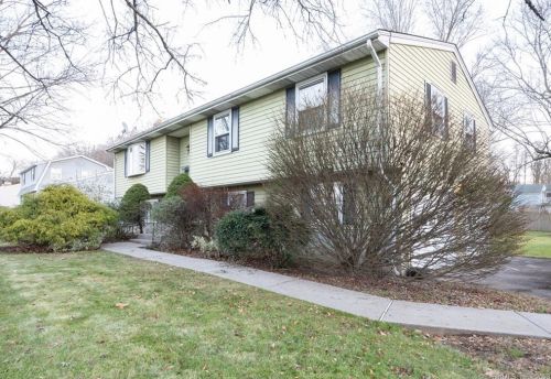 155 Hummingbird Dr, Kensington, CT 06037-2408