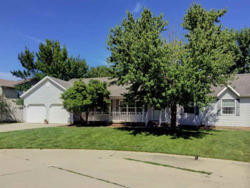 920 Robin Ct, Geneseo, IL 61254-1179