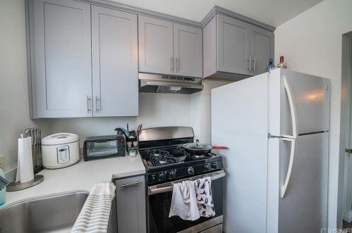 1447 Windsor Rd, Glendale CA  91205-2767 exterior