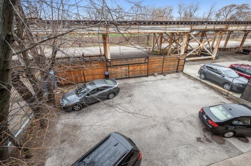 4040 Kenmore Ave, Chicago IL  60613-2195 exterior