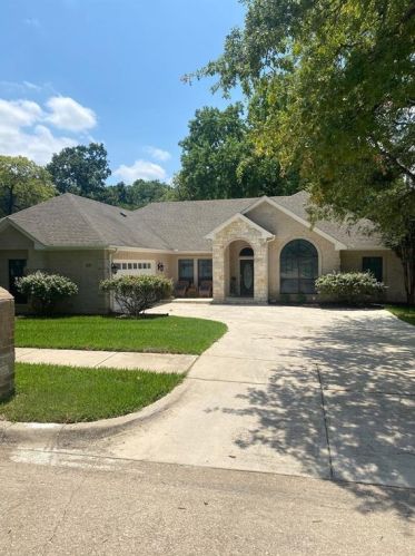 1805 Spinnaker Ln, Azle, TX 76020-4935