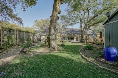 2021 Willowwisp, Taylor Lake Village TX  77586-3312 exterior