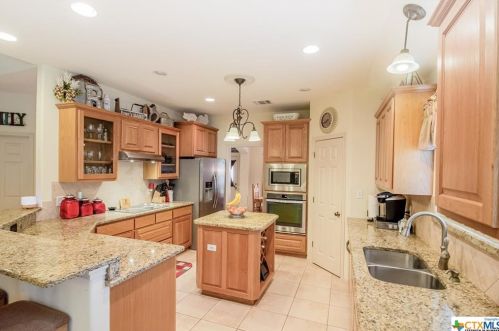 201 Legend Dr, Victoria, TX 77904-3854