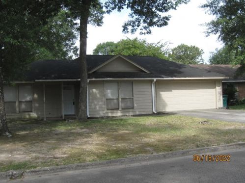 103 Cypress Ln, Conroe TX  77301-4577 exterior