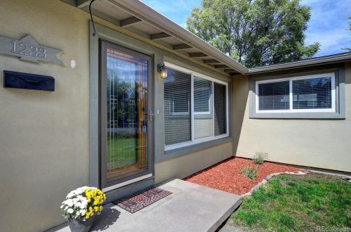 1233 Jamaica St, Denver, CO 80010-3422