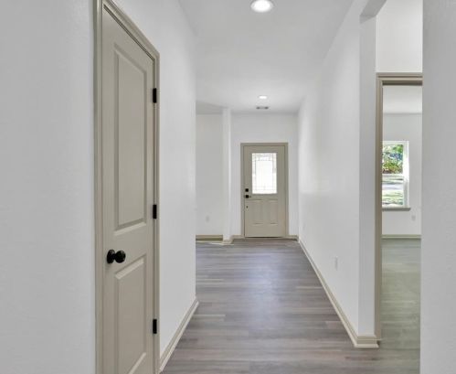 4 Hanover Ln, Conroe TX  77304-1119 exterior