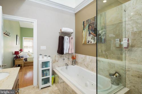 809 20 St, Philadelphia PA 19130-2025 exterior