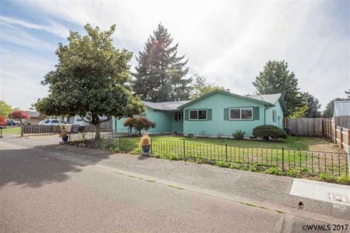 790 15th St, Lebanon, OR 97355-1321