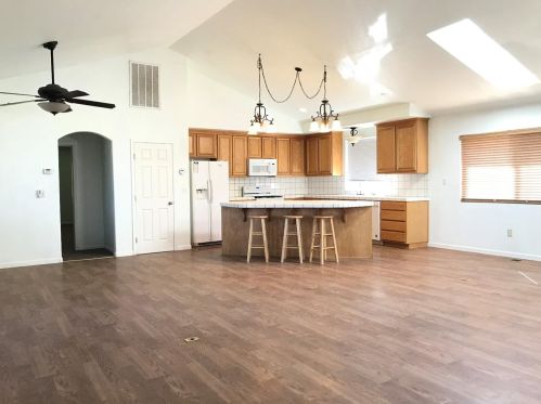 4933 Little John Rd, Copperopolis, CA 95228-9716