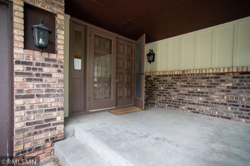 1486 Briarknoll Dr, Saint Paul MN  55112-1975 exterior