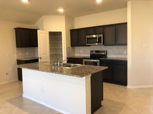 1322 Meadow Creek Dr, Princeton TX  75407 exterior