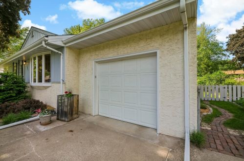 1007 Edgewater Ave, Saint Paul MN  55126-8119 exterior