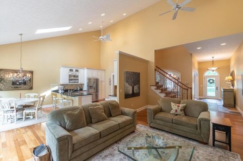 561 Hickory Pt, Springboro, OH 45066-8784