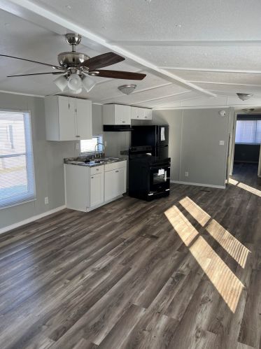 33 Robbins St, Hinsdale, NH 03451-2441