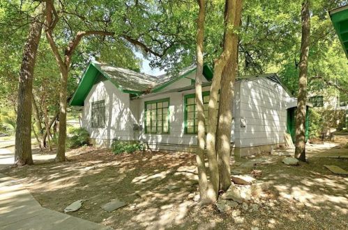 610 Bellevue Pl, Austin TX  78705-3112 exterior