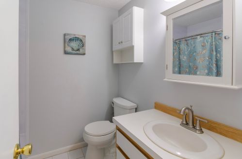 225 Fox Holw Dr, Hudson NH  03051-4885 exterior