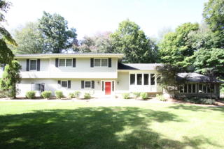 275 Sycamore Ct, Wyckoff, NJ 07481-3441