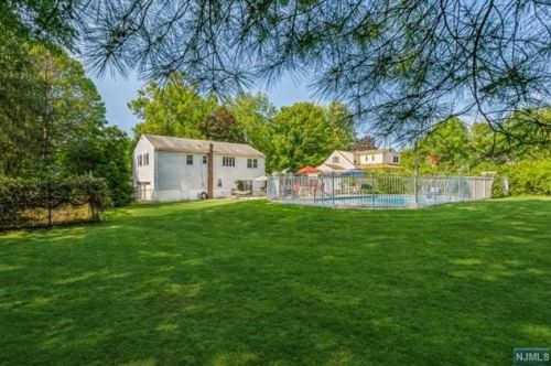 23 Meadow Ln, Hackettstown NJ  07840-4115 exterior