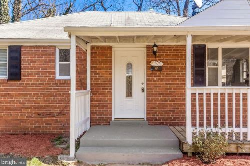 2819 Bisvey Dr, Falls Church, VA 22042-1701