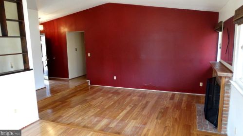 909 Mcdaniel Ct, Herndon, VA 20170-3207