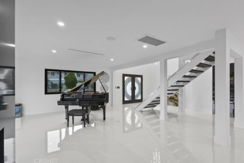 2434 Delisle Ct, Glendale CA  91208-2210 exterior