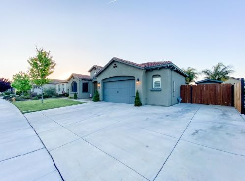 951 Golden Pond Dr, Manteca, CA 95336-8363