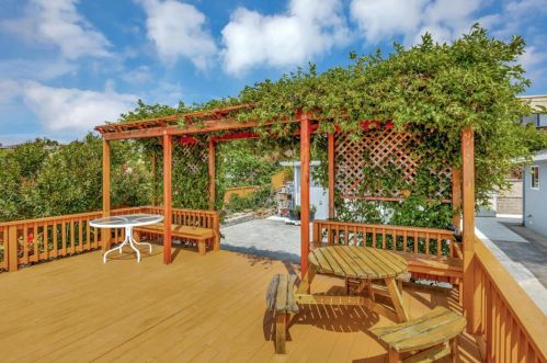 1924 Marineview Dr, San Leandro CA 94577-5315 exterior