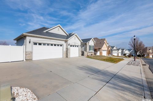 1238 Bateman Pt Dr, Taylorsville UT 84084-2590 exterior