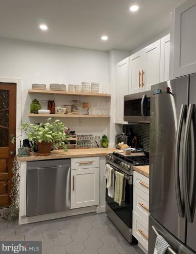 1629 Franklin St, Philadelphia, PA 19148-1222