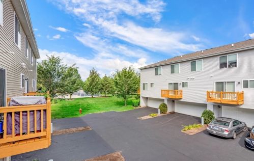 1252 Alta Vista Dr, Pingree Grove IL  60140-2057 exterior