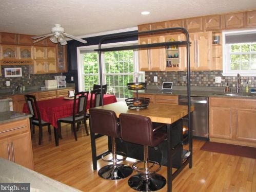 9031 Blarney Stone Dr, Springfield VA  22152-2130 exterior