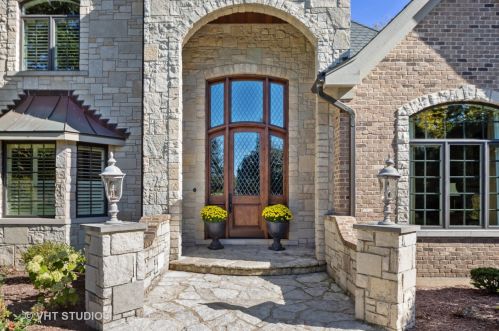 6403 Garfield Ave, Willowbrook IL  60527-5237 exterior