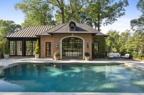 2860 Habersham Rd, Atlanta GA  30305-2959 exterior